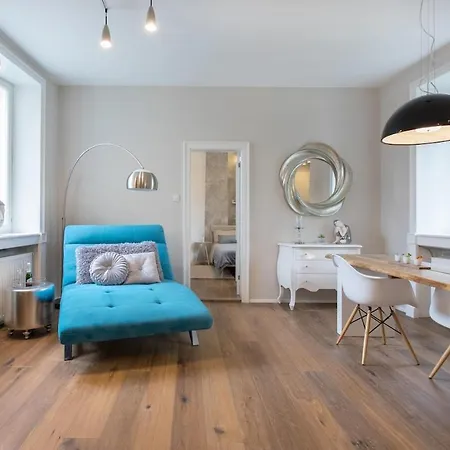 شقة Elegant Castle Nook